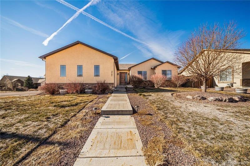 5707 Mark Twain Ln, Pueblo, CO 81008