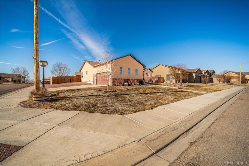 5707 Mark Twain Ln, Pueblo, CO 81008