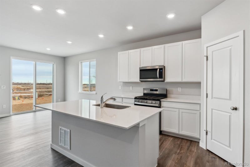 2060 Panorama St, Lochbuie, CO 80603