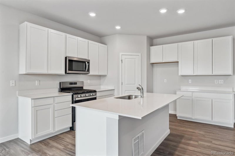 2060 Panorama St, Lochbuie, CO 80603