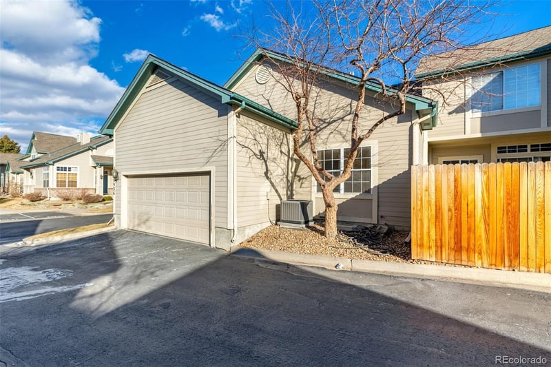 9936 E Hawaii Pl, Aurora, CO 80247