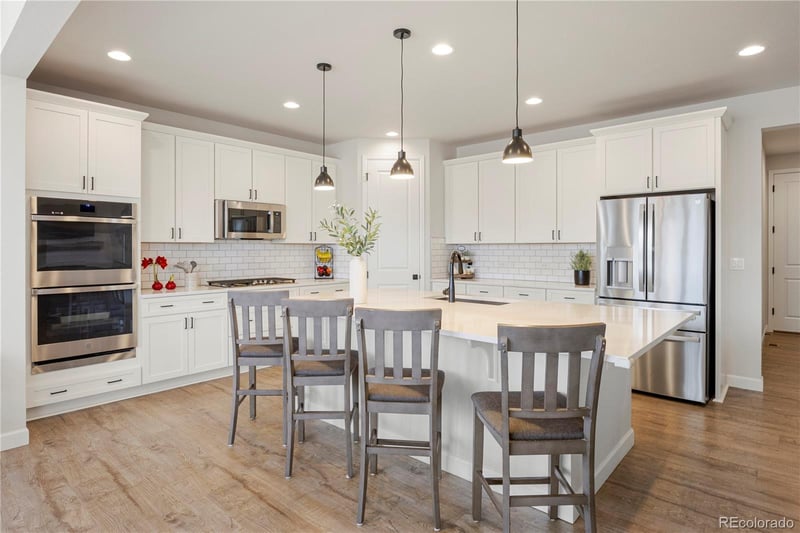 7140 Vandriver Way, Aurora, CO 80016