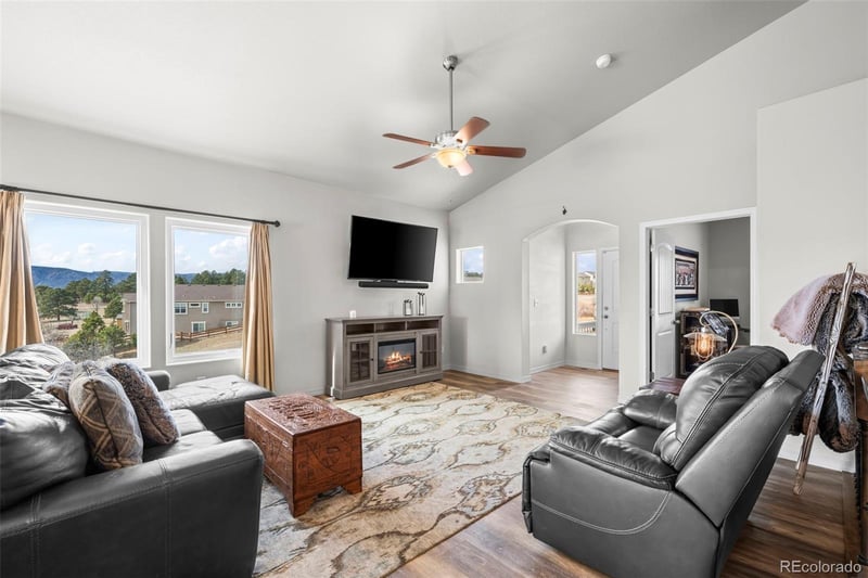 19663 Lindenmere Dr, Monument, CO 80132