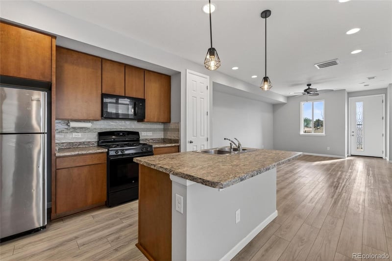 23584 5th Pl, Aurora, CO 80018