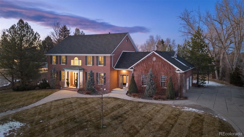 725 Front Range Rd, Littleton, CO 80120