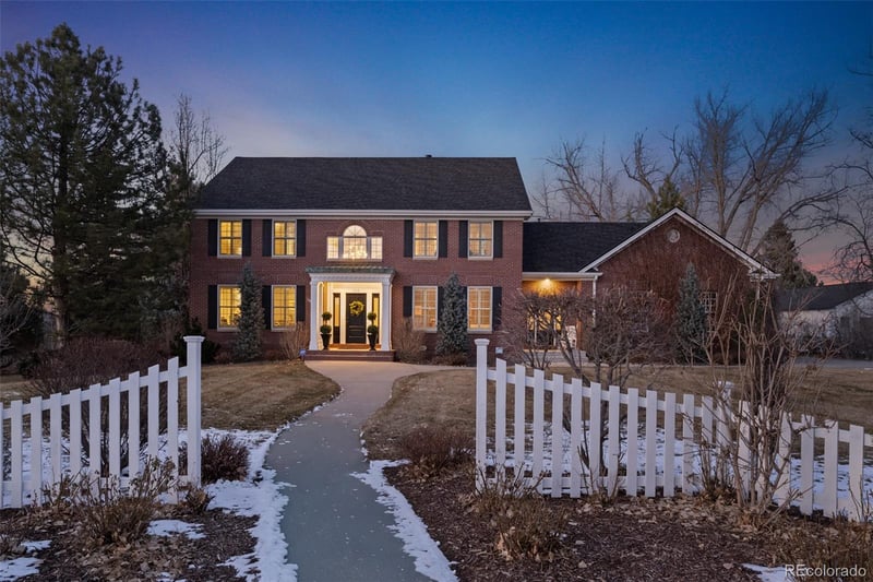 725 Front Range Rd, Littleton, CO 80120