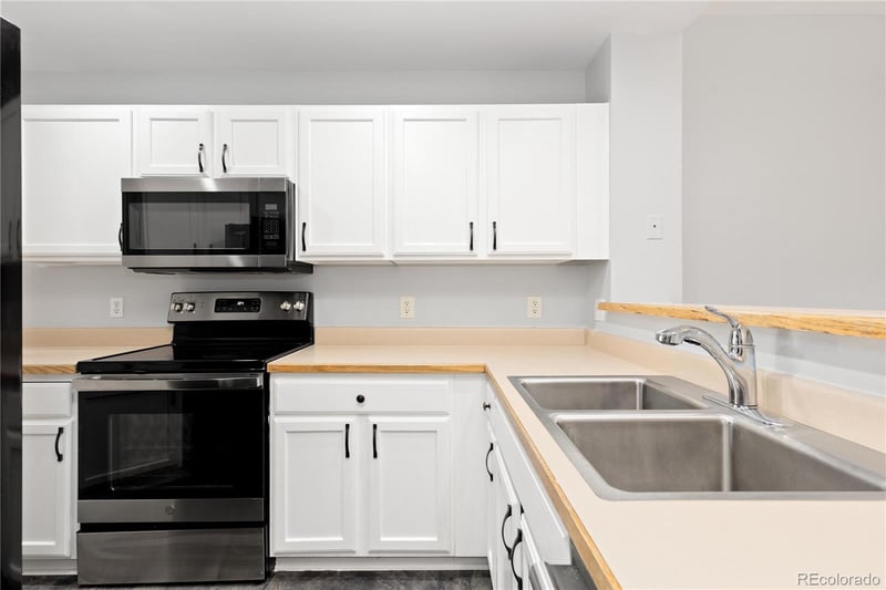 9043 Phillips Dr, Littleton, CO 80128