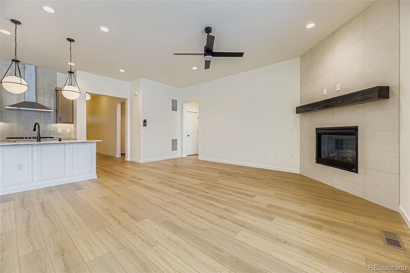 8942 Riviera Way, Aurora, CO 80016