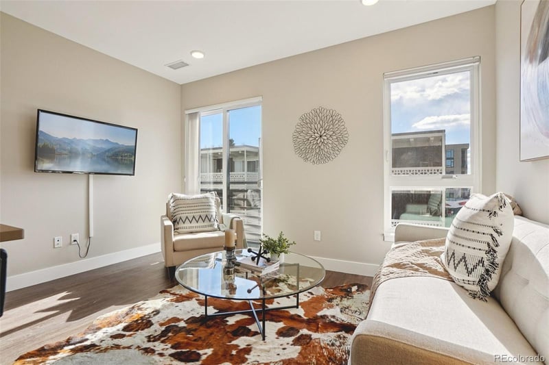 2374 University Blvd #204, Denver, CO 80210