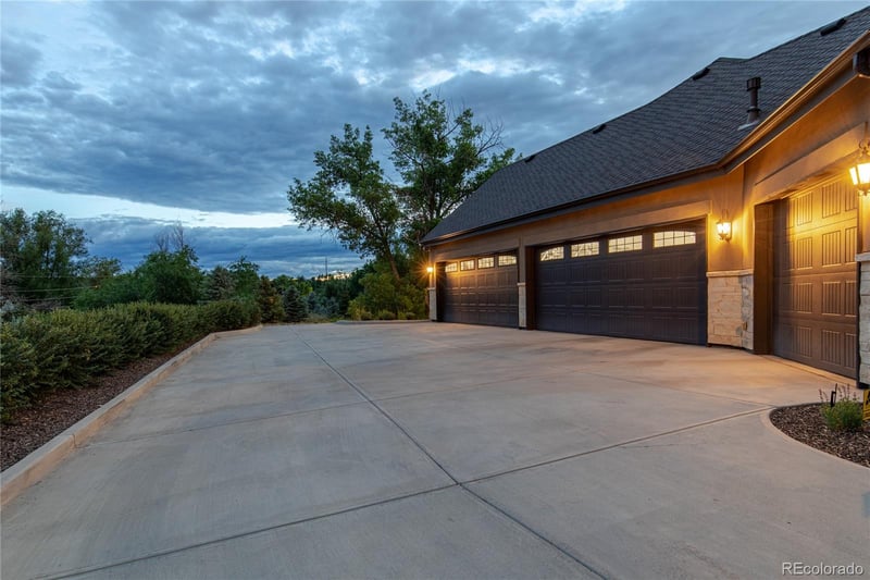 5899 Green Oaks Dr, Littleton, CO 80121