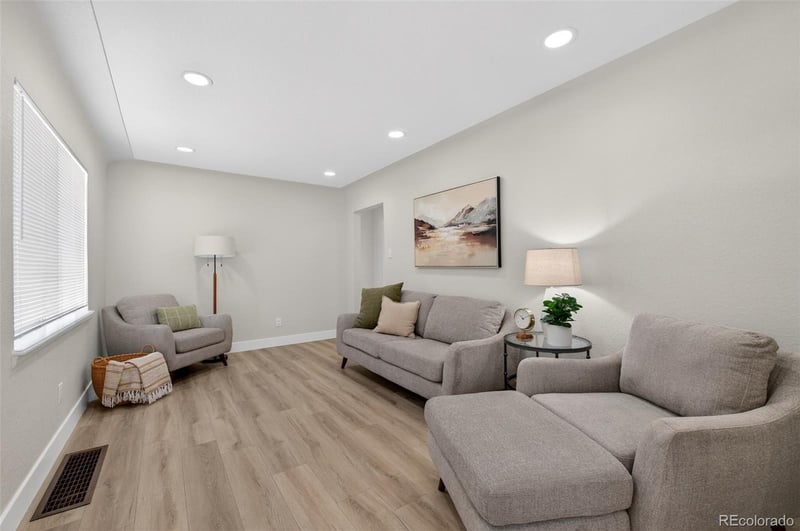 1341 Jamaica St, Aurora, CO 80010