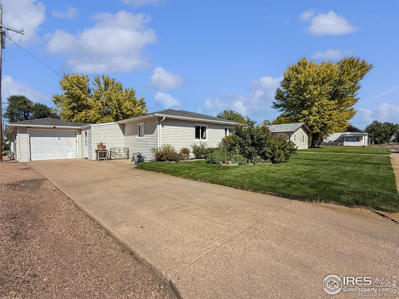 327 Emerson St, Holyoke, CO 80734