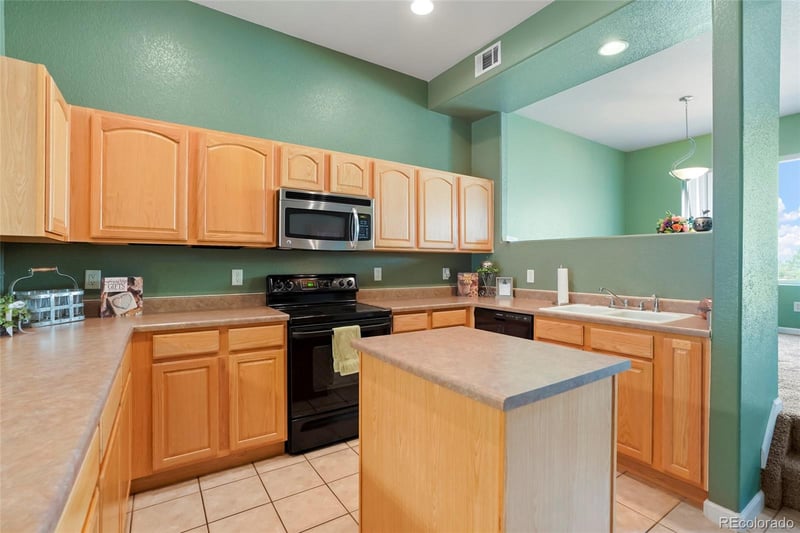 11250 Florence St #7E, Commerce City, CO 80640