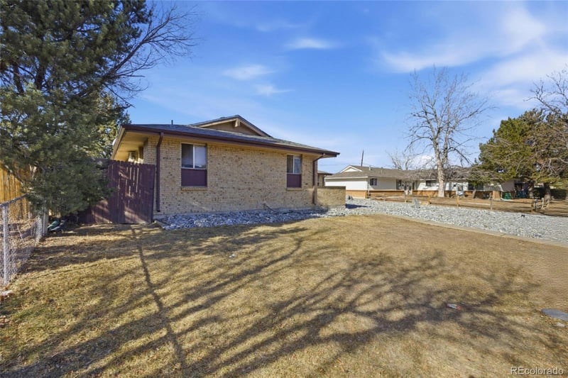 43 Lansing St, Aurora, CO 80010