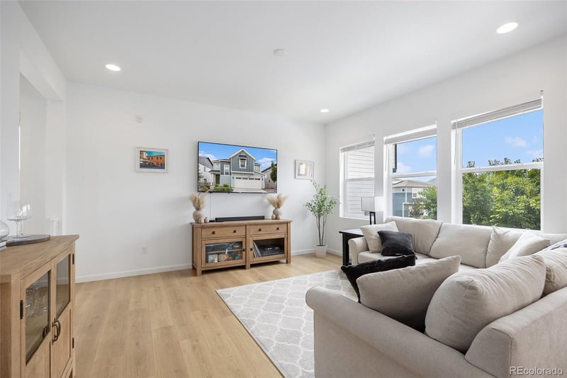 8215 Big Thompson St, Littleton, CO 80125