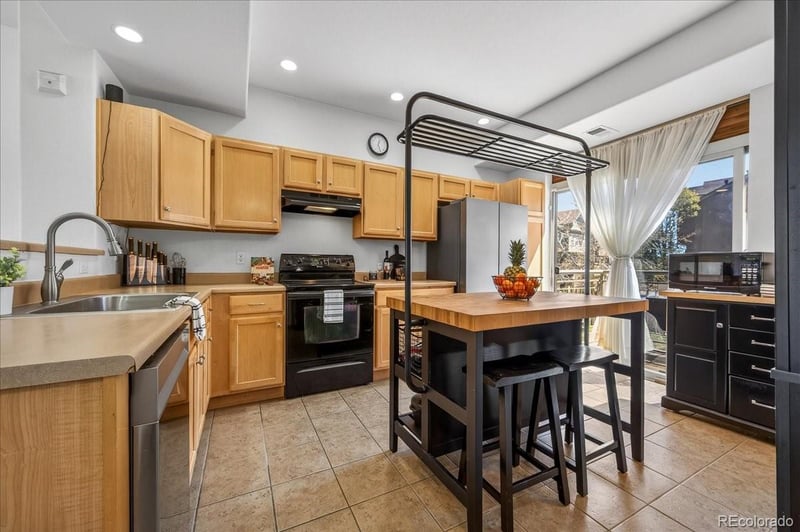 18767 Yale Cir #B, Aurora, CO 80013