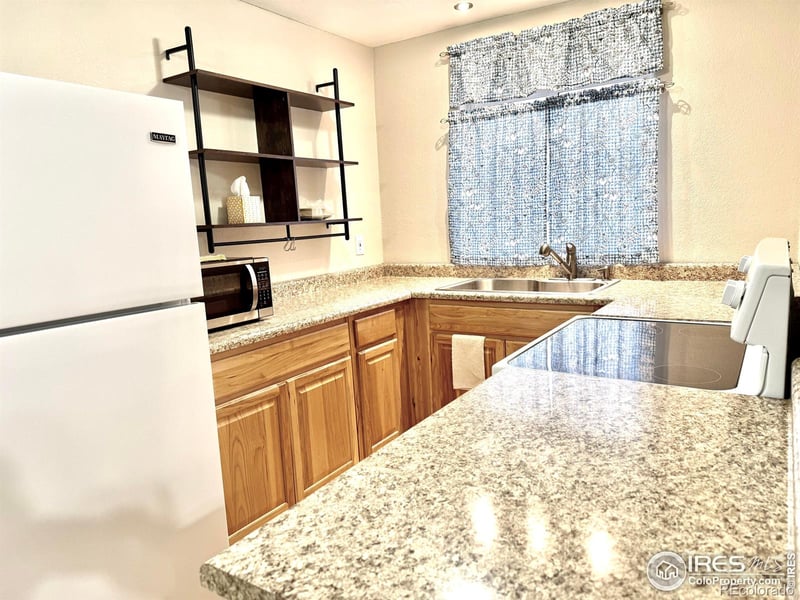 210 Bowman Ave, Holyoke, CO 80734