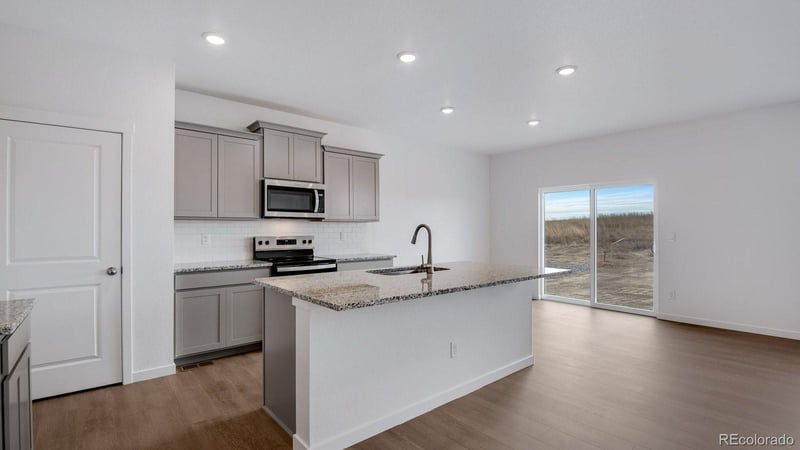 9855 Ceylon Ct, Commerce City, CO 80022