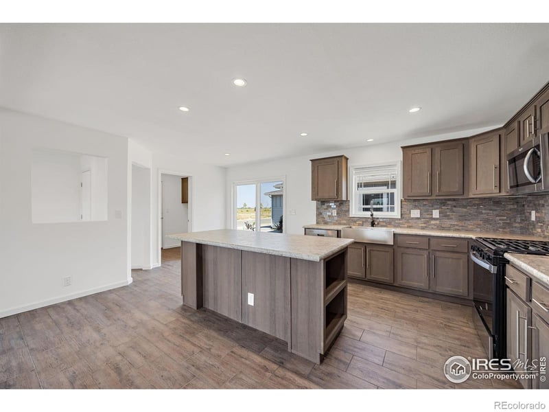 552 Sunset Cliffs Dr, Loveland, CO 80537