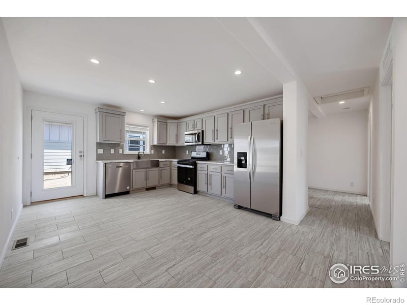 542 Sunset Cliffs Dr, Loveland, CO 80537