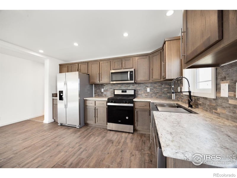 532 Sunset Cliffs Dr, Loveland, CO 80537