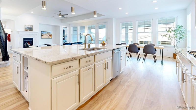 19561 W 59th Ave, Golden, CO 80403