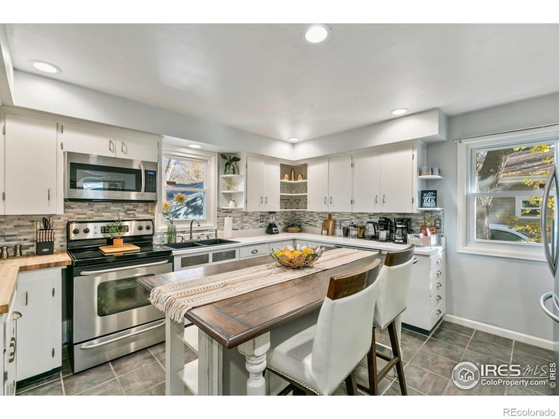 853 7th St, Loveland, CO 80537