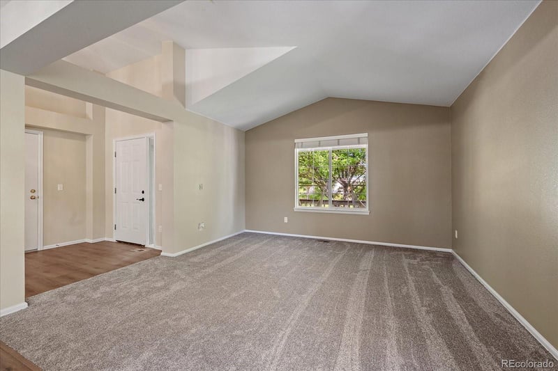 5932 Versailles St, Aurora, CO 80015