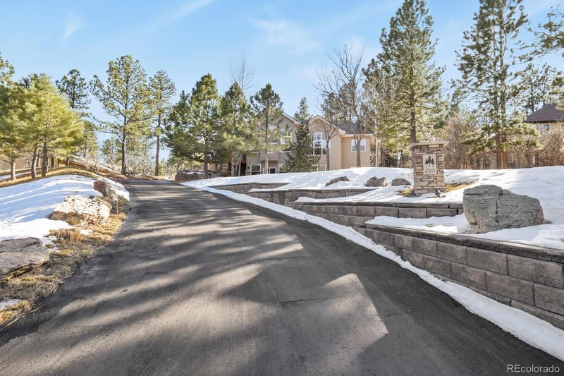 620 Cumberland Rd, Larkspur, CO 80118