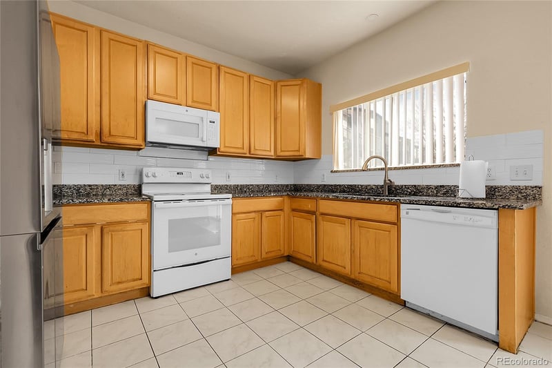 337 Ivory Cir, Aurora, CO 80011