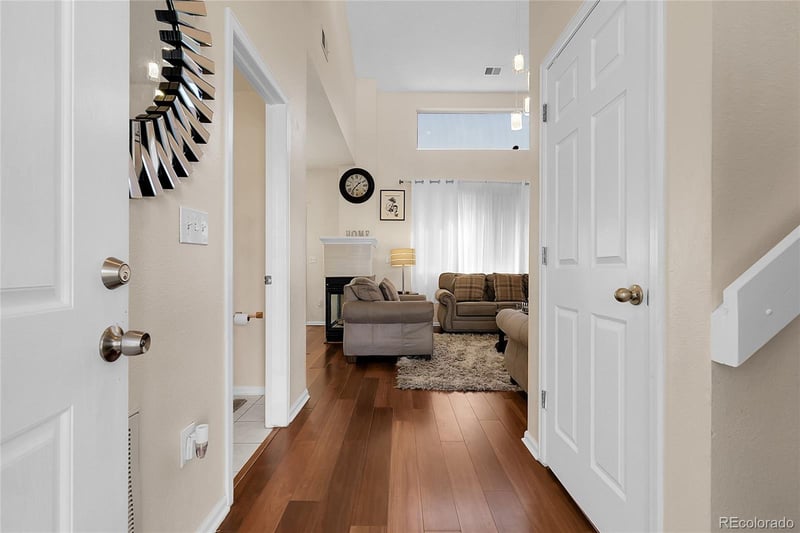 337 Ivory Cir, Aurora, CO 80011