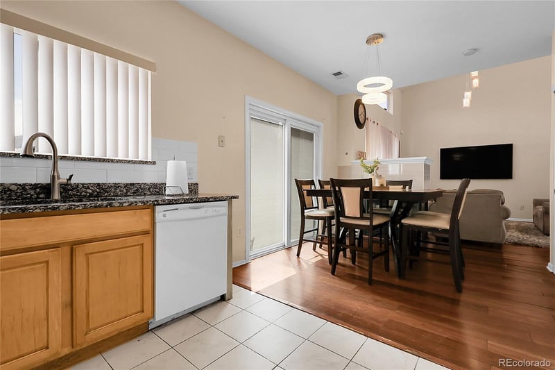 337 Ivory Cir, Aurora, CO 80011