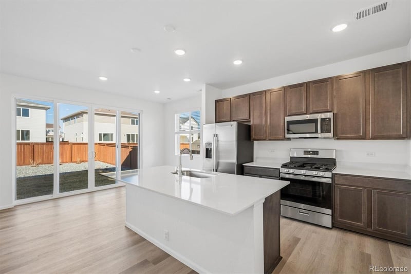 4667 Short Horn Dr, Johnstown, CO 80534