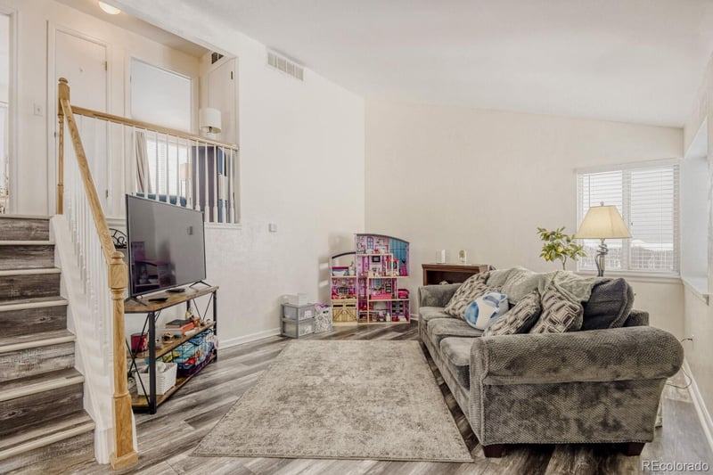 19729 Wagontrail Dr, Centennial, CO 80015