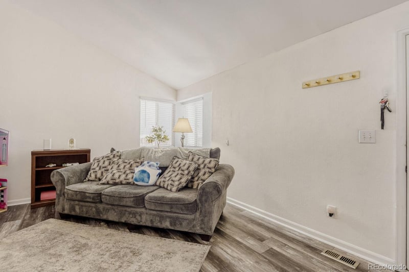 19729 Wagontrail Dr, Centennial, CO 80015