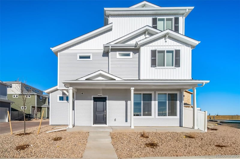 46573 Sunflower Ln, Bennett, CO 80102