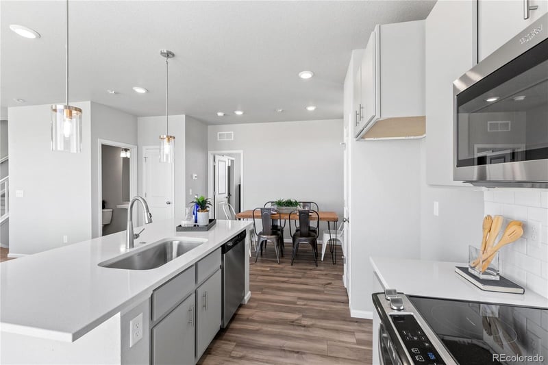 46593 Sunflower Ln, Bennett, CO 80102