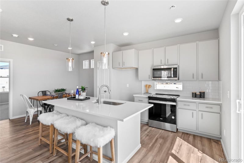 46593 Sunflower Ln, Bennett, CO 80102