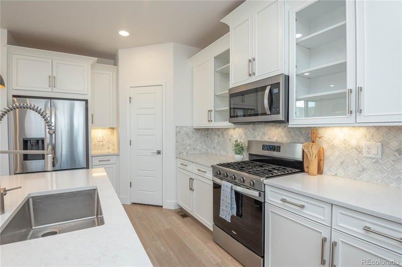 9728 Middle Peak St, Littleton, CO 80125