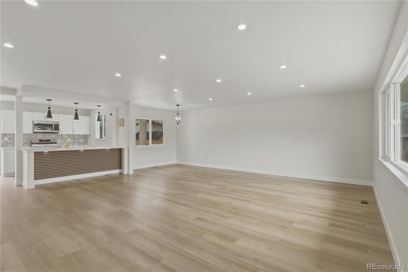 1351 Peoria Ct, Aurora, CO 80012