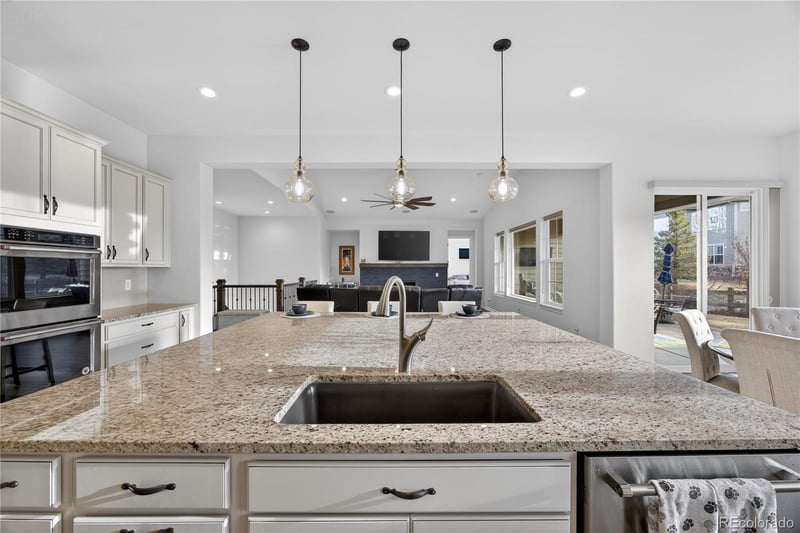 27560 Lakeview Dr, Aurora, CO 80016