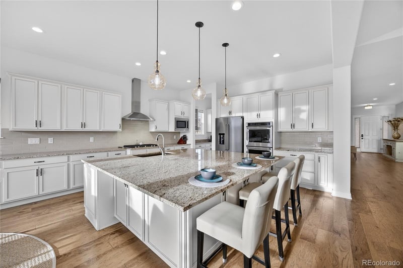 27560 Lakeview Dr, Aurora, CO 80016