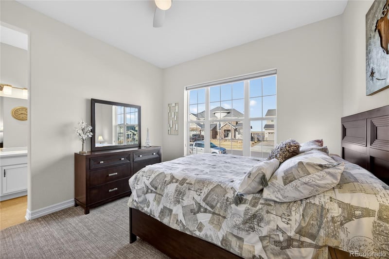 27560 Lakeview Dr, Aurora, CO 80016