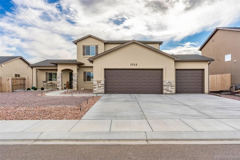 1712 Kingfisher Ln, Pueblo, CO 81008