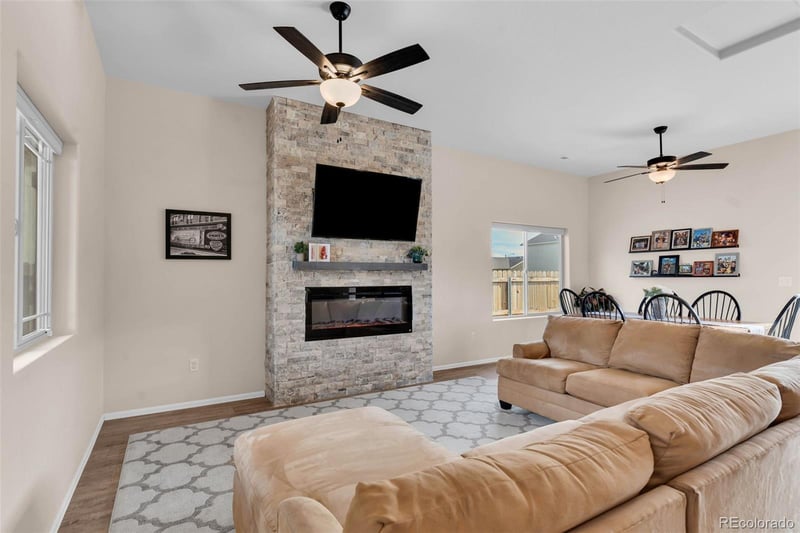 1712 Kingfisher Ln, Pueblo, CO 81008