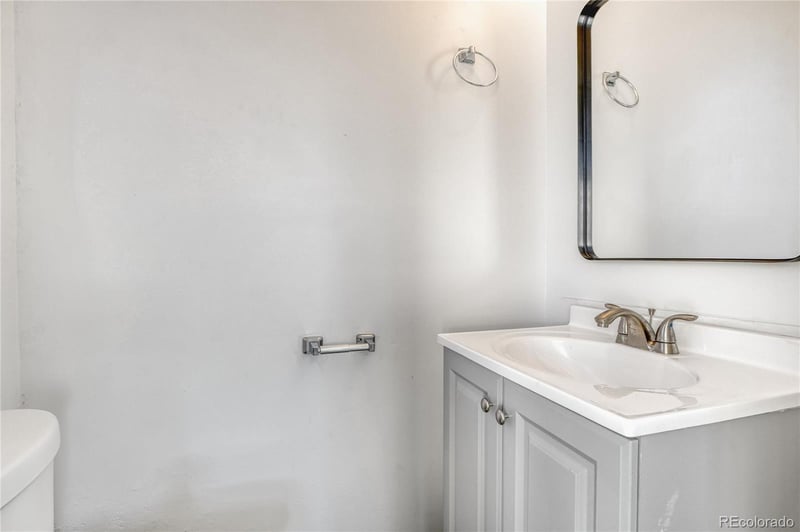 1240 Xanadu St, Aurora, CO 80011