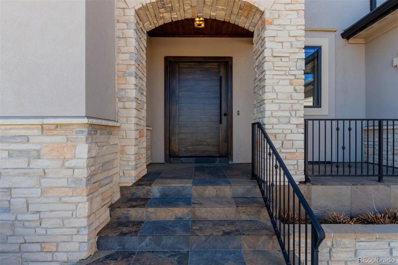 8017 S Valleyhead Way, Aurora, CO 80016