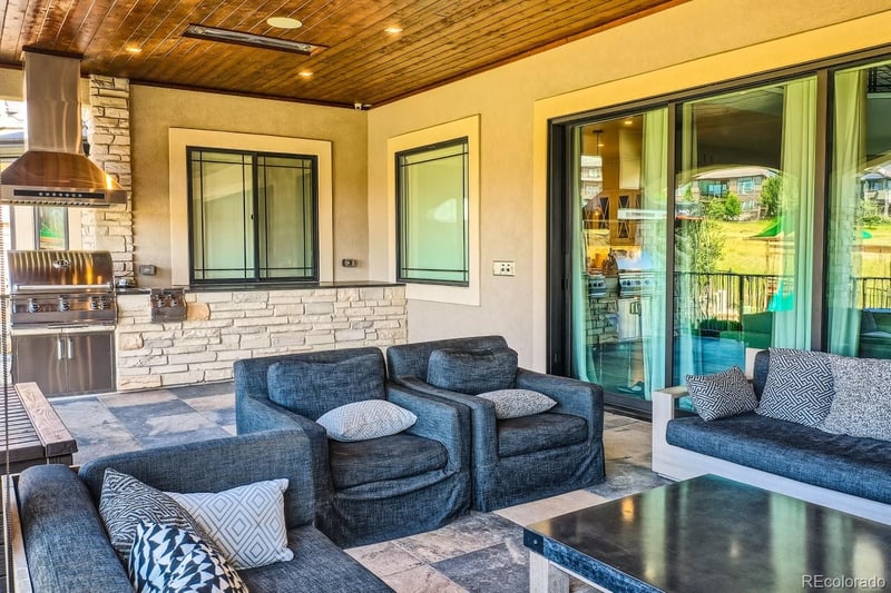 8017 Valleyhead Way, Aurora, CO 80016