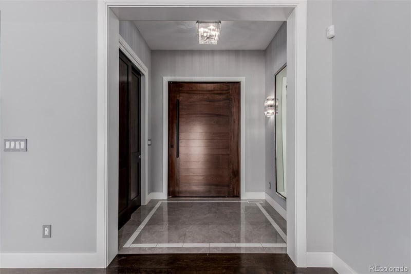 8017 Valleyhead Way, Aurora, CO 80016