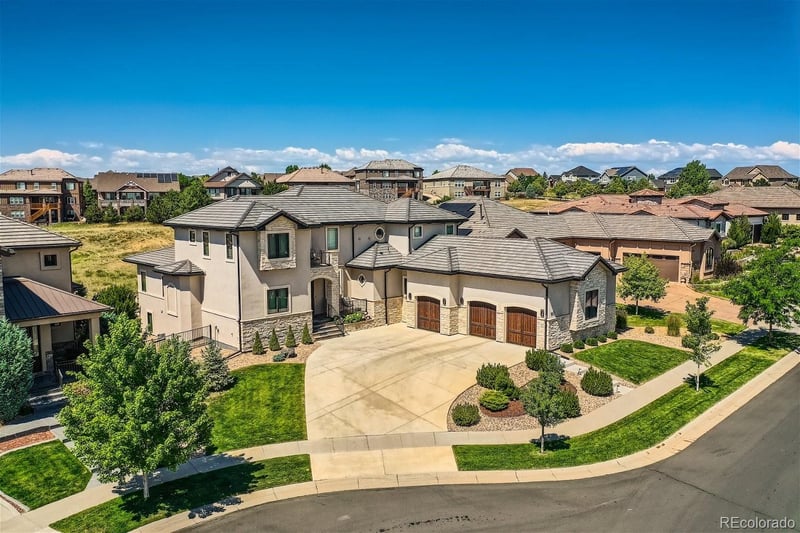 8017 Valleyhead Way, Aurora, CO 80016